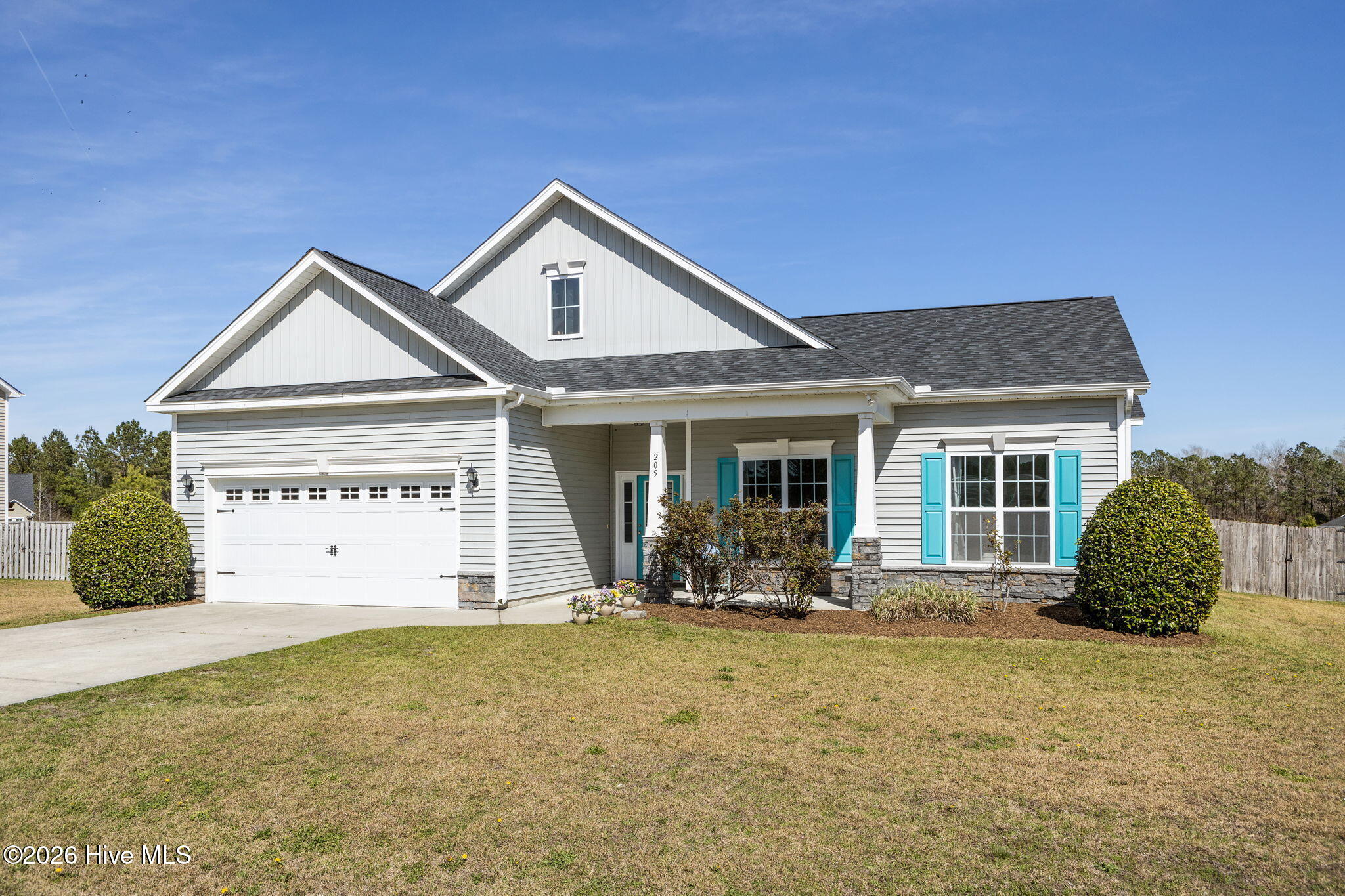 205 Mango Place South Hubert, NC 28539 - Photo 2 of 31 Front of house