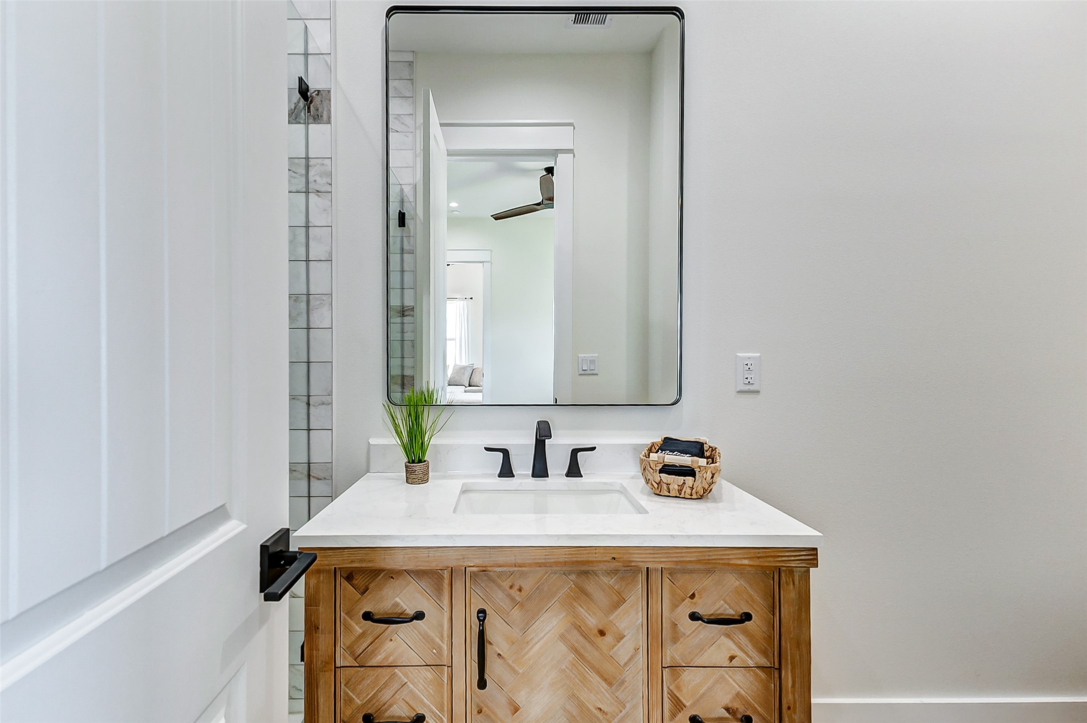 1395 Keith Avenue Port Bolivar, TX 77617 - Photo 25 of 38 a bathroom with a sink and a mirror