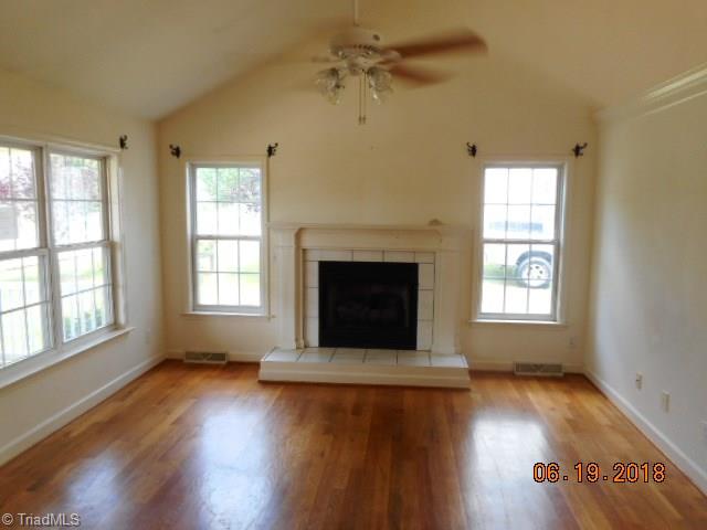 389 Sunset Ridge Lane Lexington, NC 27295 - Photo 3 of 14 Living Room w FP