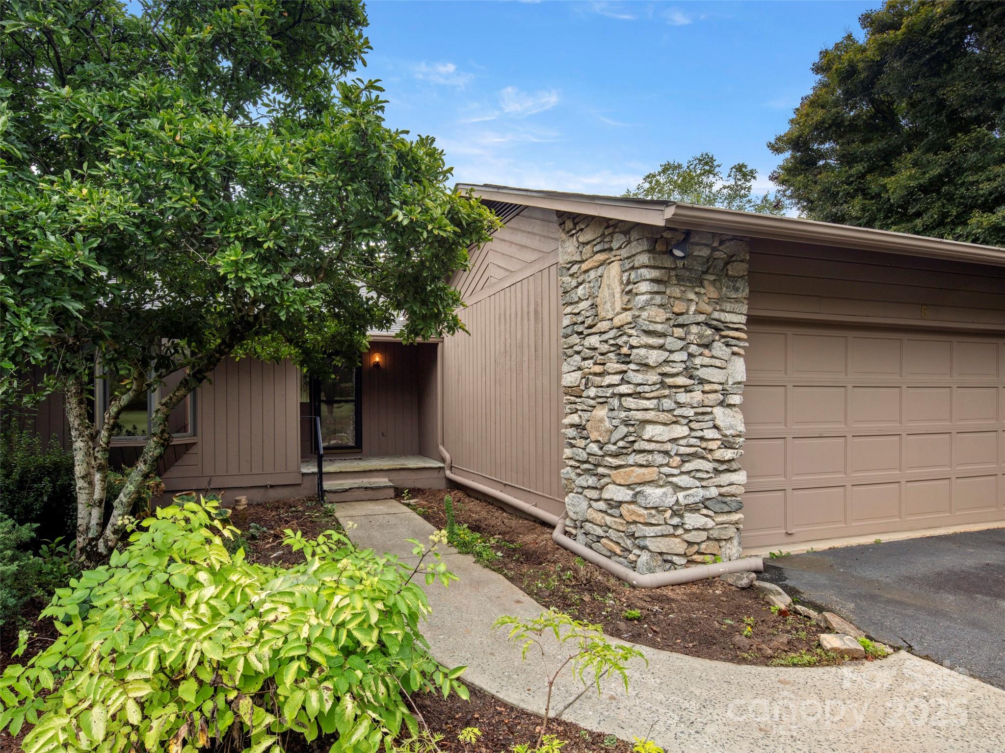 5 Ridge Terrace Asheville, NC 28804 - Photo 3 of 29