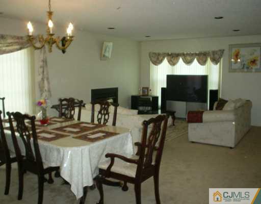 59 Rice Run East Brunswick, NJ 08816 - Photo 4 of 8 Gallery Image 4