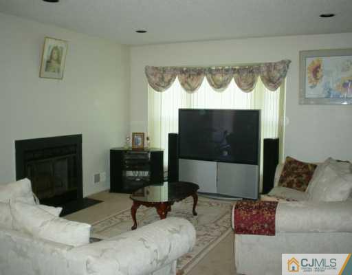 59 Rice Run East Brunswick, NJ 08816 - Photo 6 of 8 Gallery Image 6
