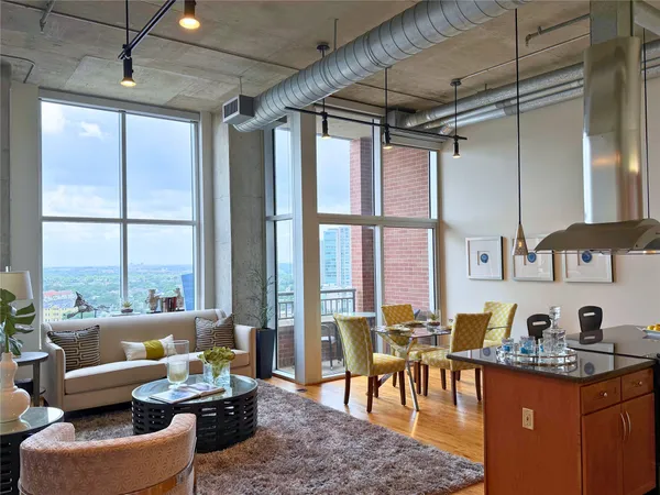 $3,015 | 4899 Montrose Boulevard, Unit 1707, Houston, TX 77006