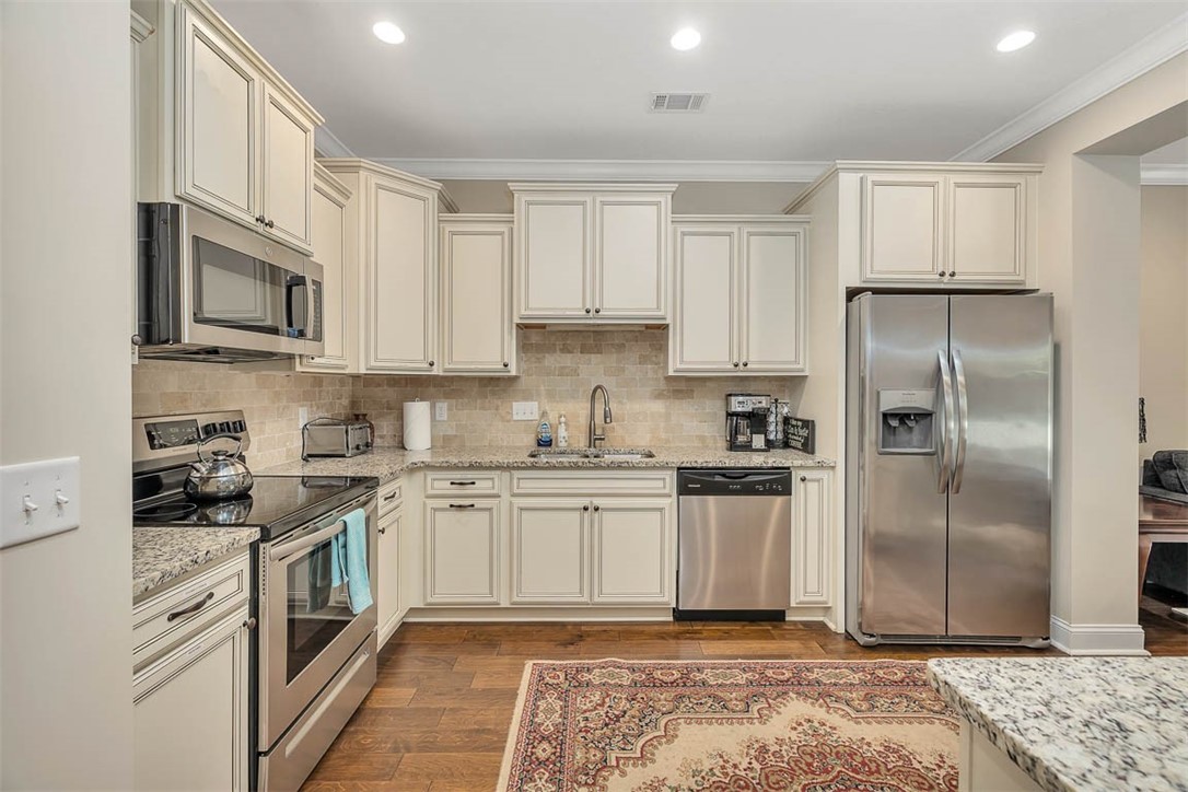 303 Mariners Circle St. Simons Island, GA 31522 - Photo 5 of 29