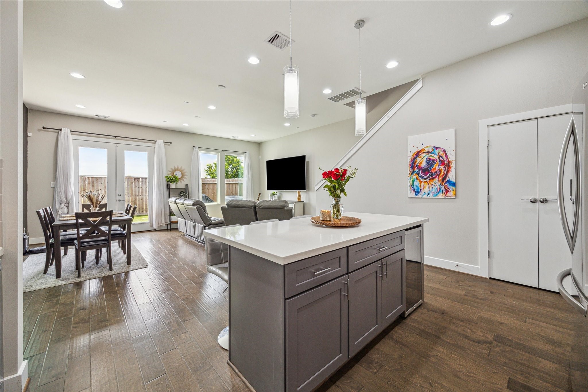 5520 Rosslyn Road Houston, TX 77091 - Photo 7 of 24 Be ready for entertaining with the kitchen island seating, dining area and living room layout.