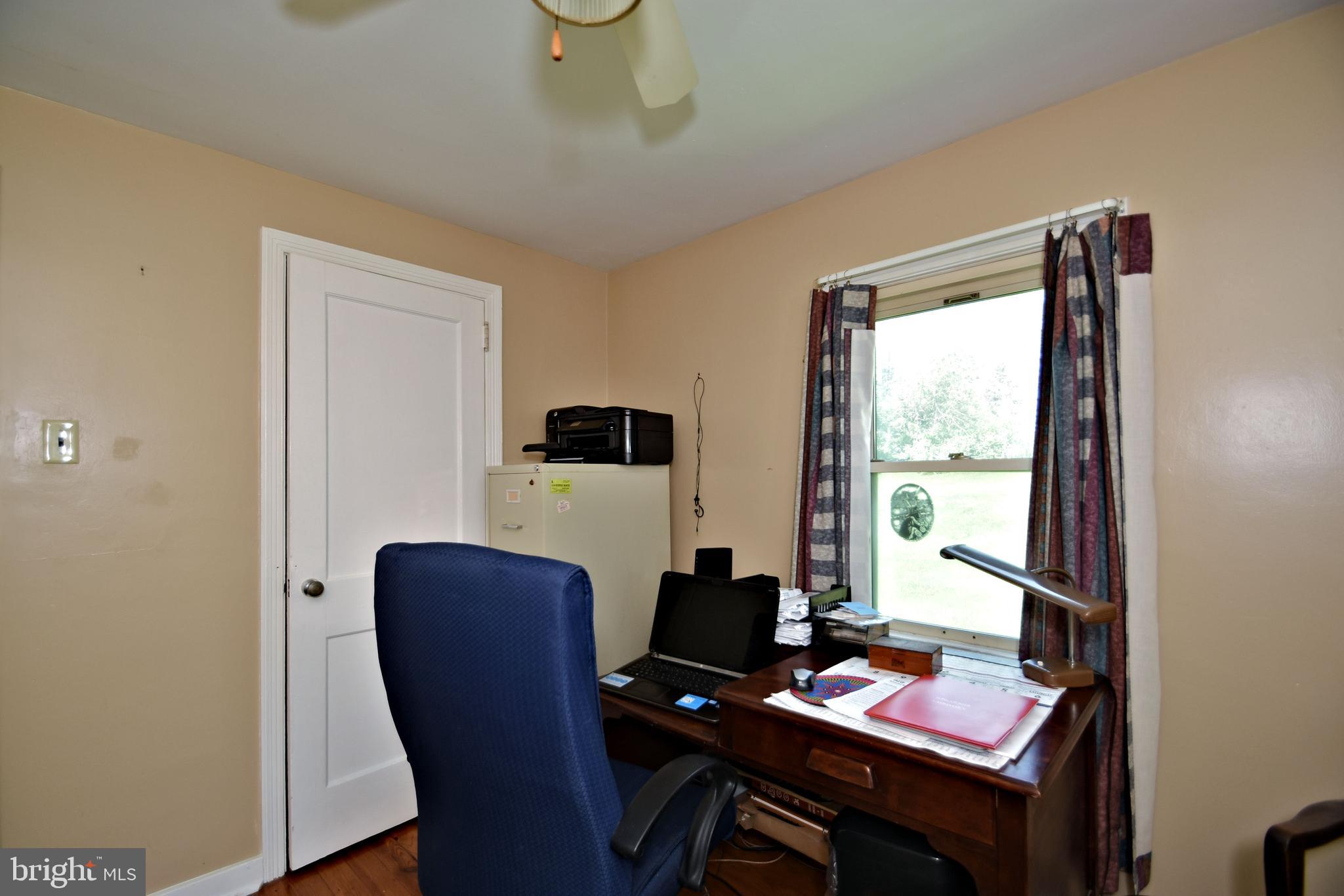 1391 Hilltop Road Pottstown, PA 19464 - Photo 17 of 25 3rd Bedroom