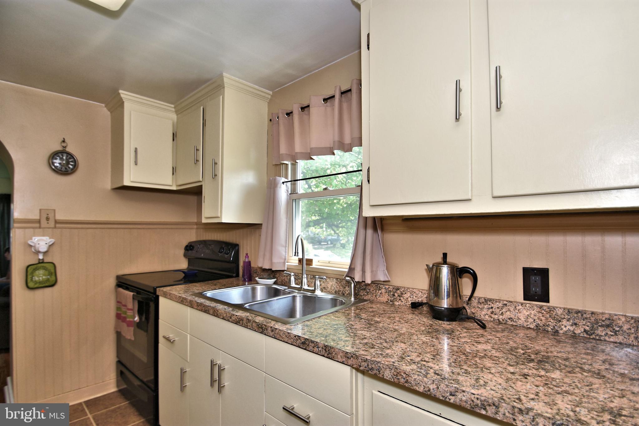 1391 Hilltop Road Pottstown, PA 19464 - Photo 9 of 25 Gallery Image 9