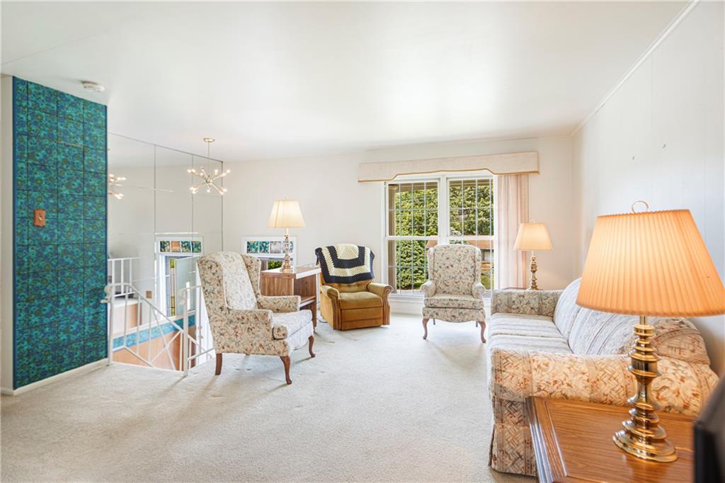 122 Louis Drive McKees Rocks, PA 15136 - Photo 2 of 25 Gallery Image 2