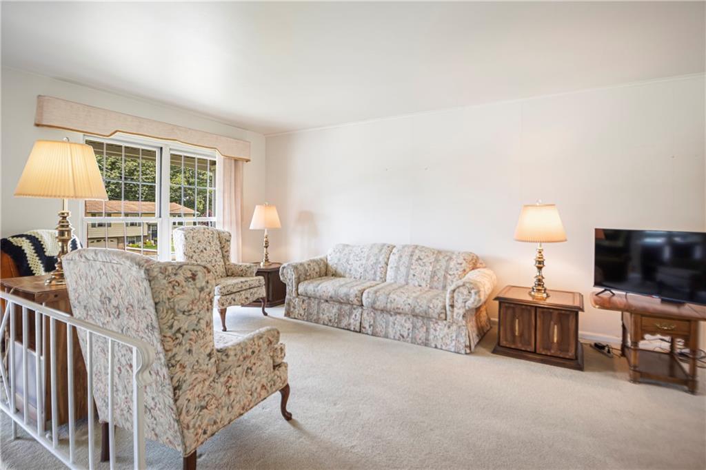 122 Louis Drive McKees Rocks, PA 15136 - Photo 3 of 25 Gallery Image 3