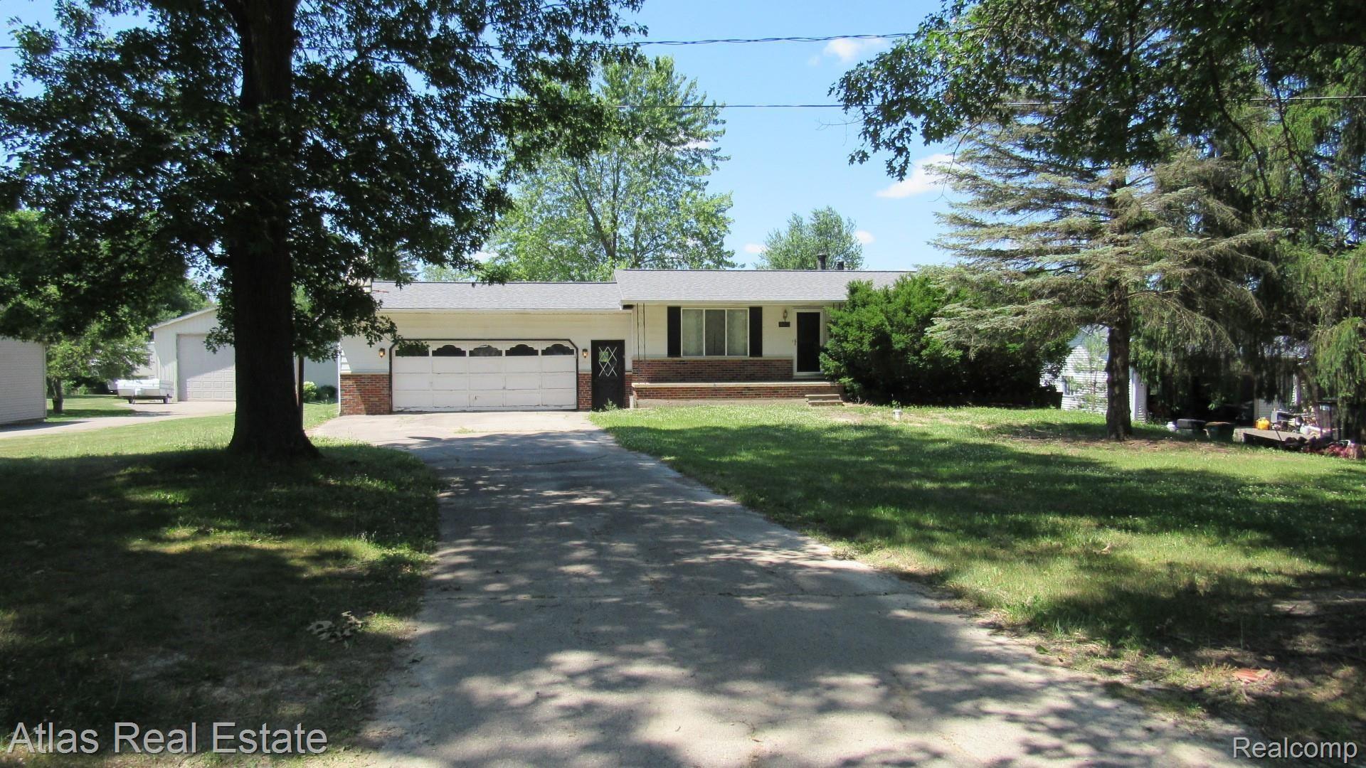 9472 Henderson Road Goodrich, MI 48438 - Photo 3 of 23 IMG_2452.JPG