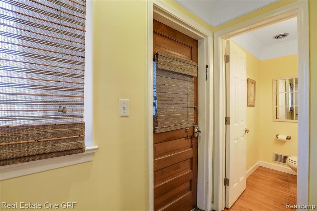 470 Cook Road Grosse Pointe Woods, MI 48236 - Photo 13 of 47
