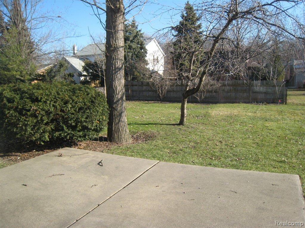 20215 Coachwood Road Riverview, MI 48193 - Photo 19 of 23 YARD & PATIO