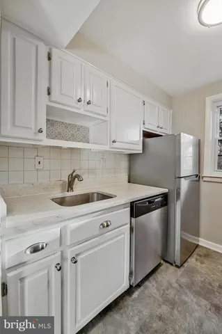 $2,200 | 704 South Arlington Mill Drive, Unit 204, Arlington, VA 22204