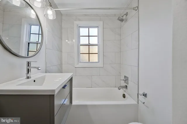 $2,200 | 704 South Arlington Mill Drive, Unit 204, Arlington, VA 22204