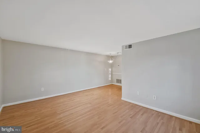 $2,200 | 704 South Arlington Mill Drive, Unit 204, Arlington, VA 22204