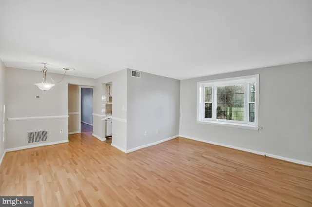 $2,200 | 704 South Arlington Mill Drive, Unit 204, Arlington, VA 22204