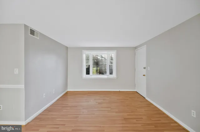 $2,200 | 704 South Arlington Mill Drive, Unit 204, Arlington, VA 22204