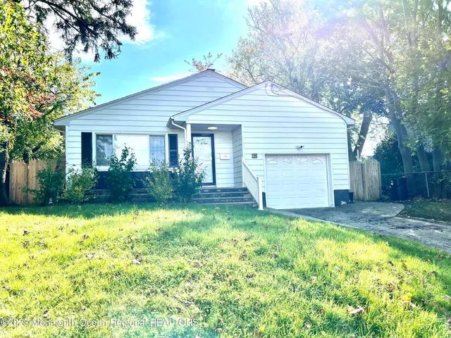 a view of a house with a yard