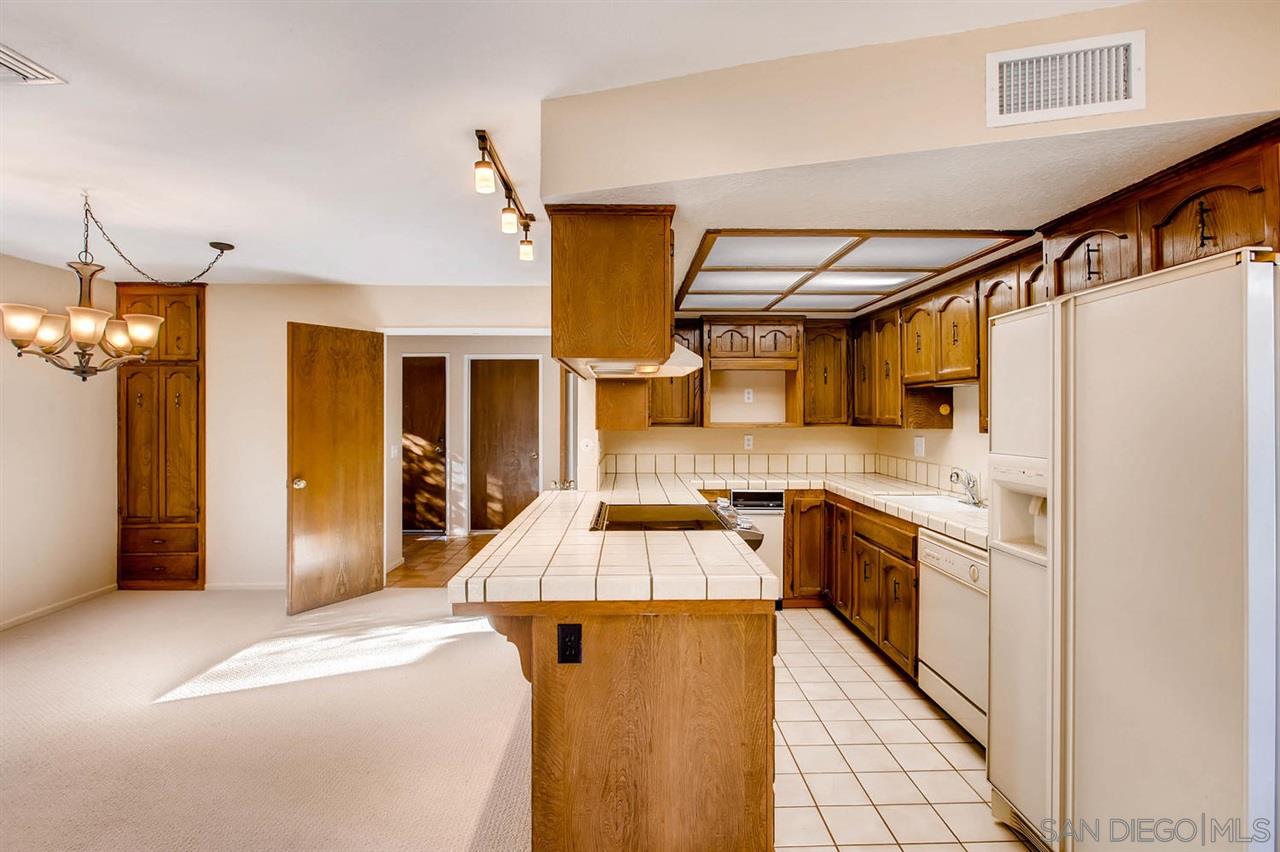 10412 Loma Rancho Drive Spring Valley, CA 91978 - Photo 9 of 24 Gallery Image 9