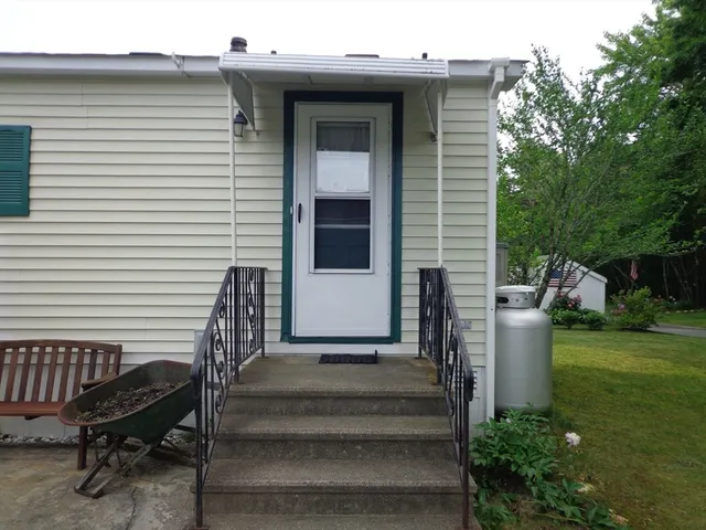 a view of a house with backyard and sitting area