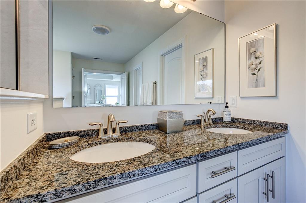 3556 Lamplight Way High Point, NC 27265 - Photo 24 of 38 Gallery Image 24