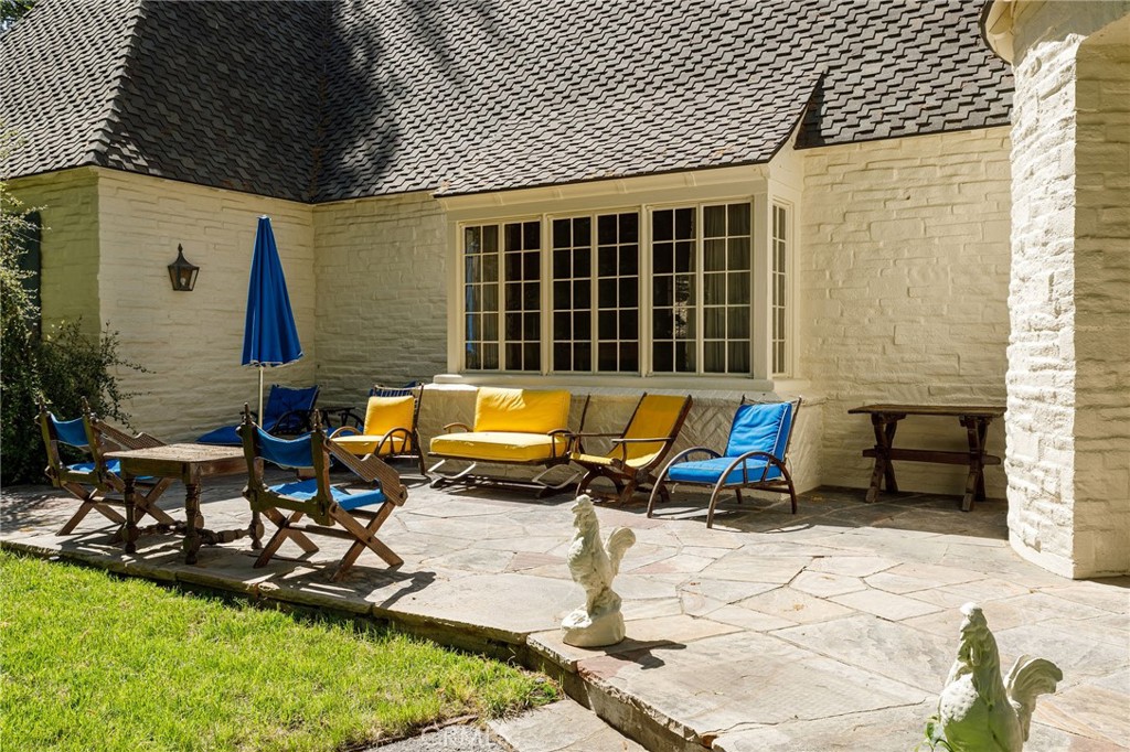 28641 North Shore Road Lake Arrowhead, CA 92352 - Photo 22 of 75