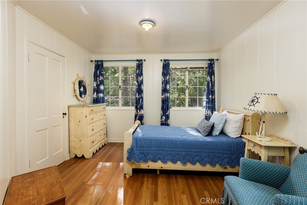 28641 North Shore Road Lake Arrowhead, CA 92352 - Photo 33 of 75 a bedroom with a bed and wooden floor