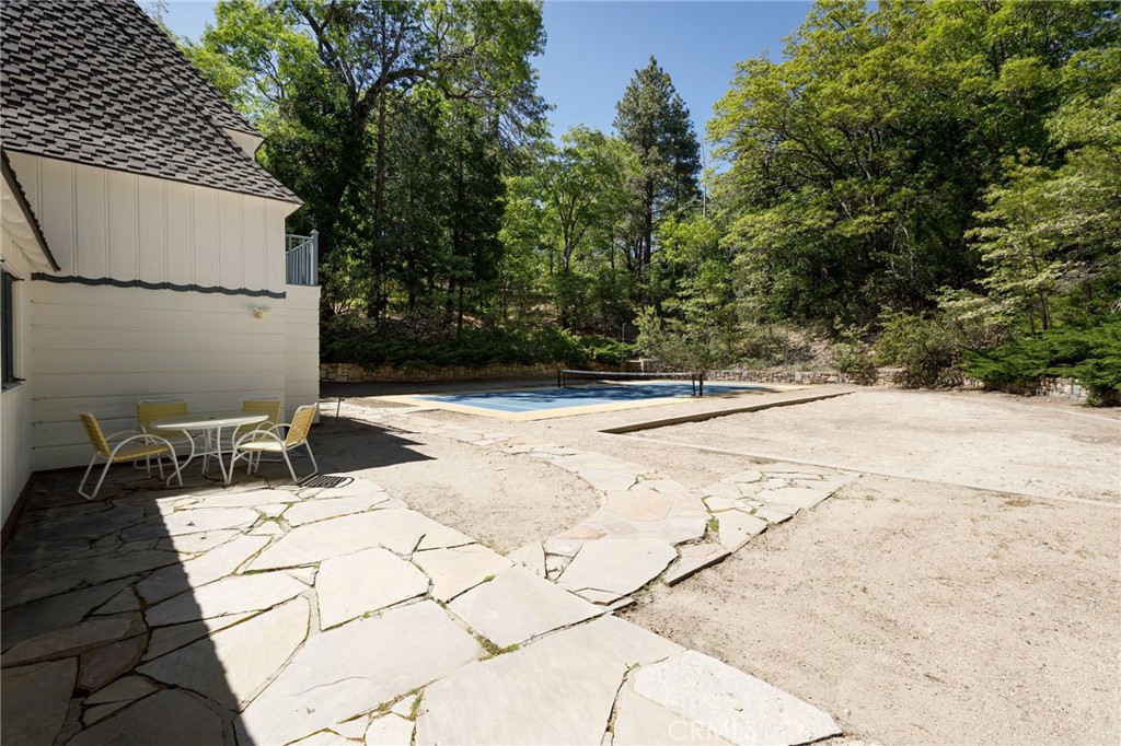 28641 North Shore Road Lake Arrowhead, CA 92352 - Photo 38 of 75