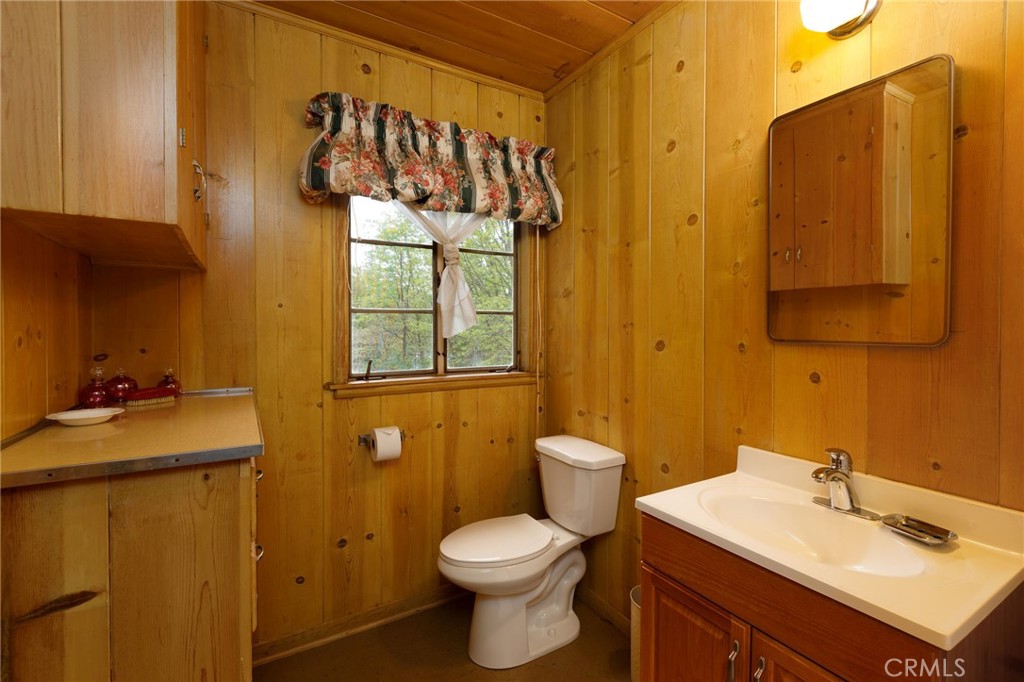 28641 North Shore Road Lake Arrowhead, CA 92352 - Photo 62 of 75