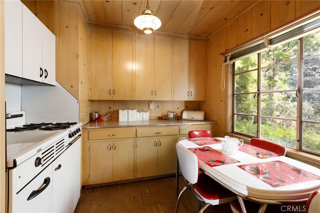 28641 North Shore Road Lake Arrowhead, CA 92352 - Photo 64 of 75 a kitchen with a stove a sink and a refrigerator