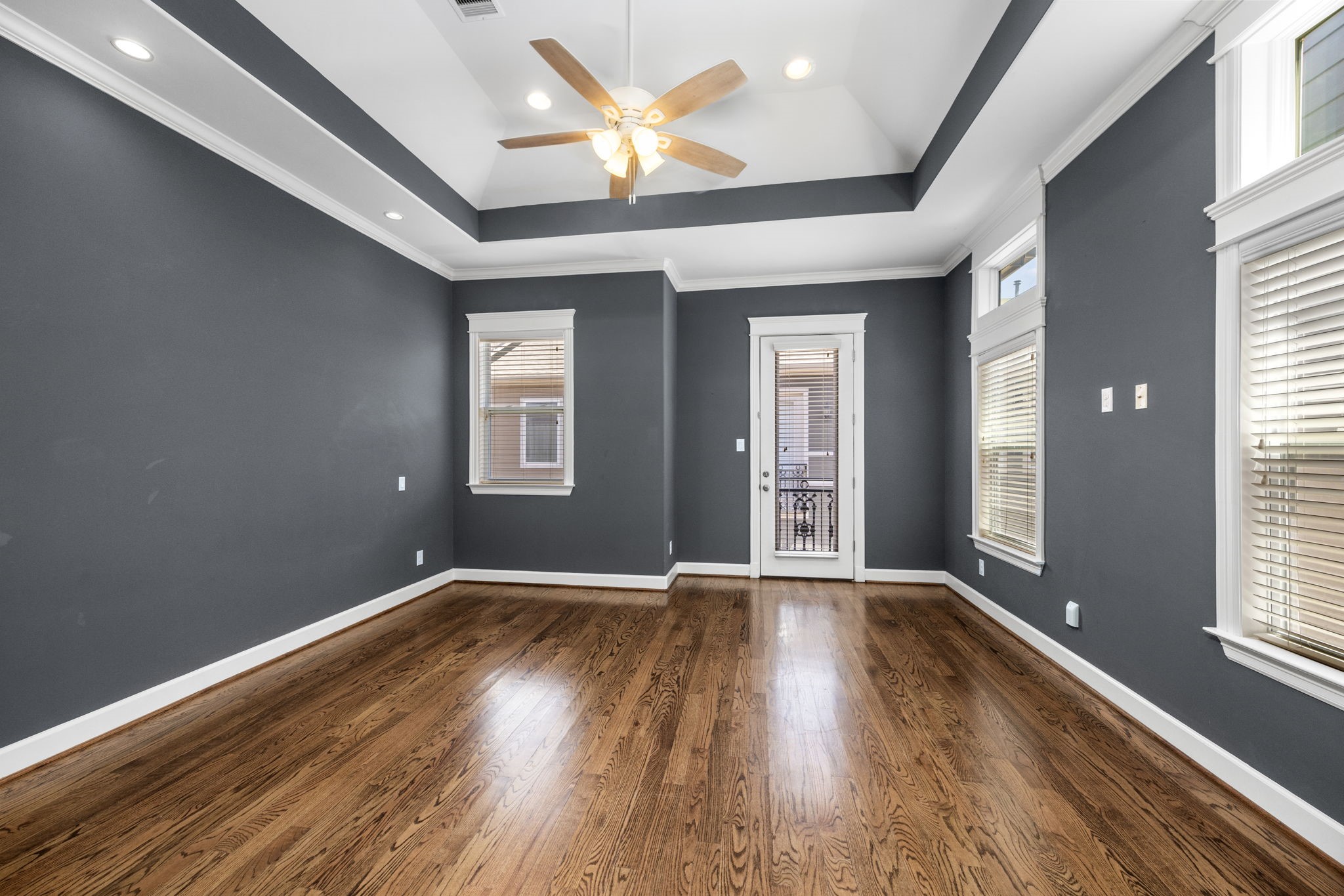619 Rutland Street, Unit B Houston, TX 77007 - Photo 18 of 33 a view of an empty room with wooden floor and a window