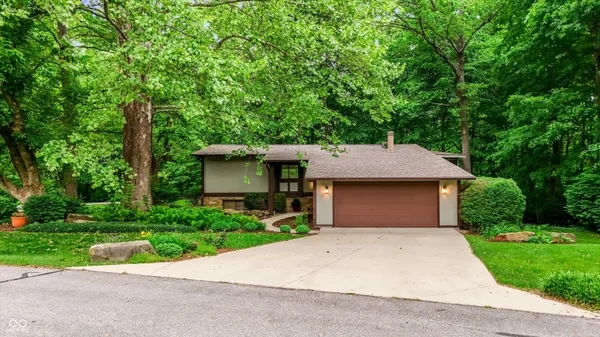 $435,000 | 4480 East Wembley Lane, Columbus, IN 47201