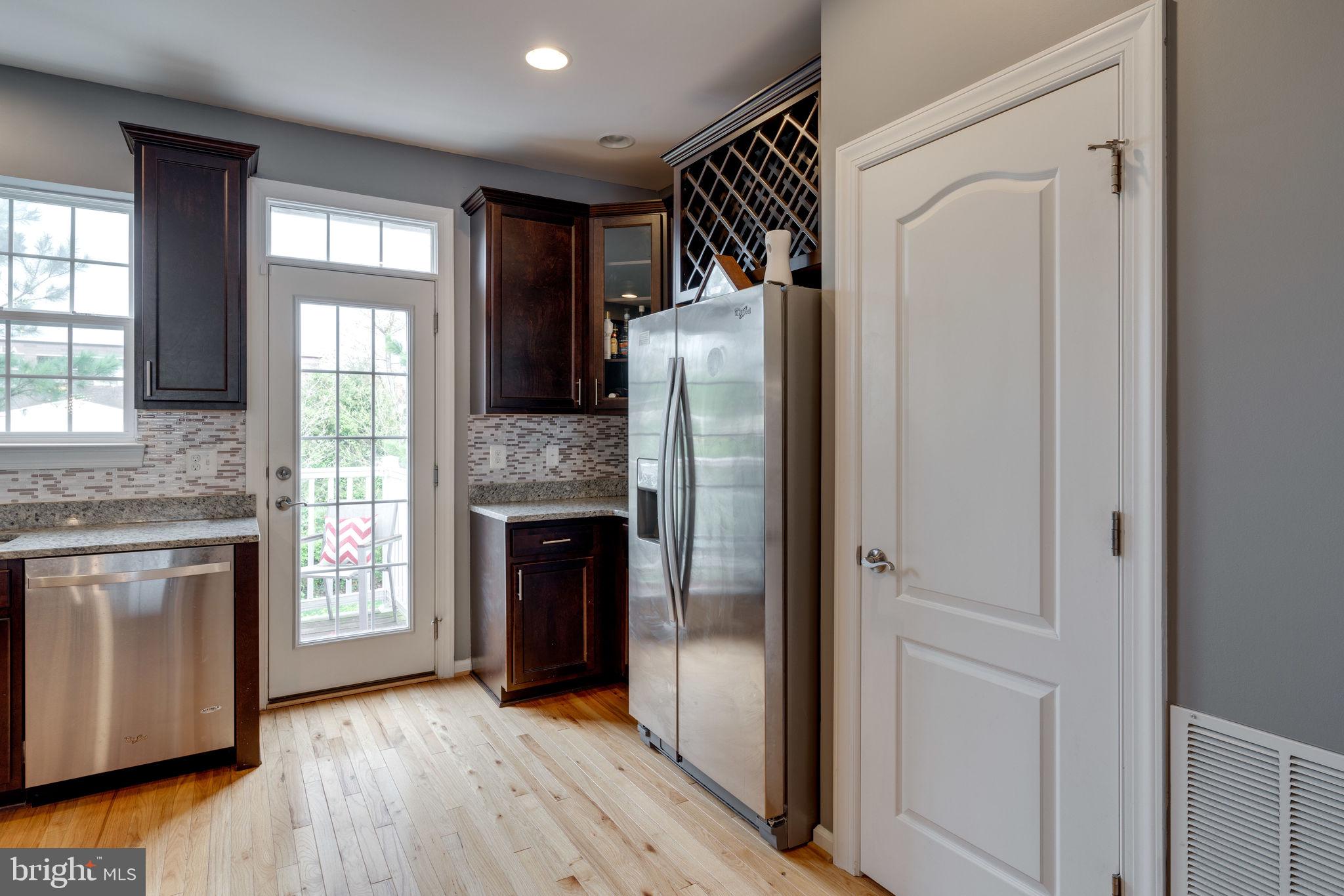 7452 Riding Meadow Way Manassas, VA 20111 - Photo 16 of 48 Pantry / bar area