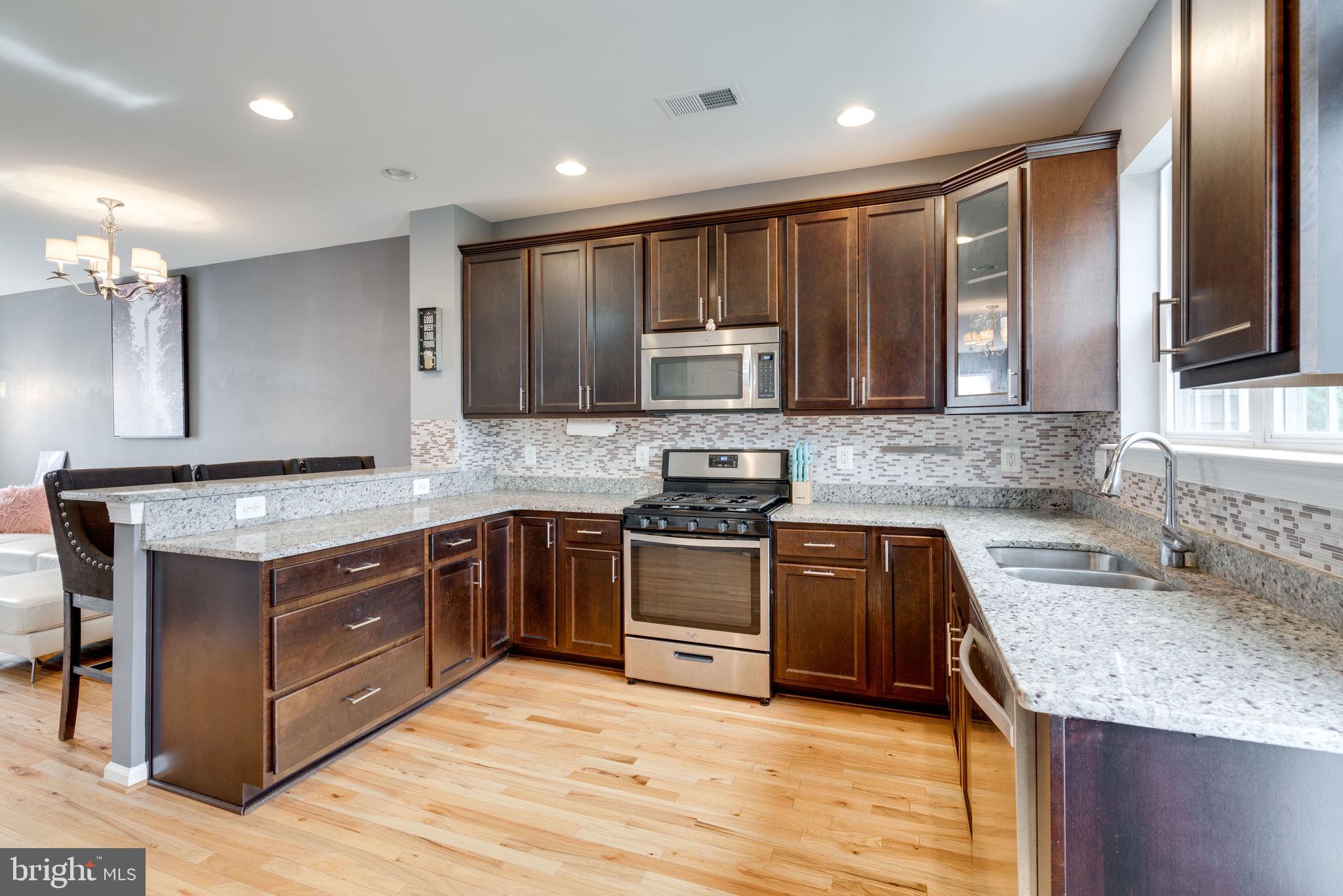 7452 Riding Meadow Way Manassas, VA 20111 - Photo 17 of 48 Modern and Bright