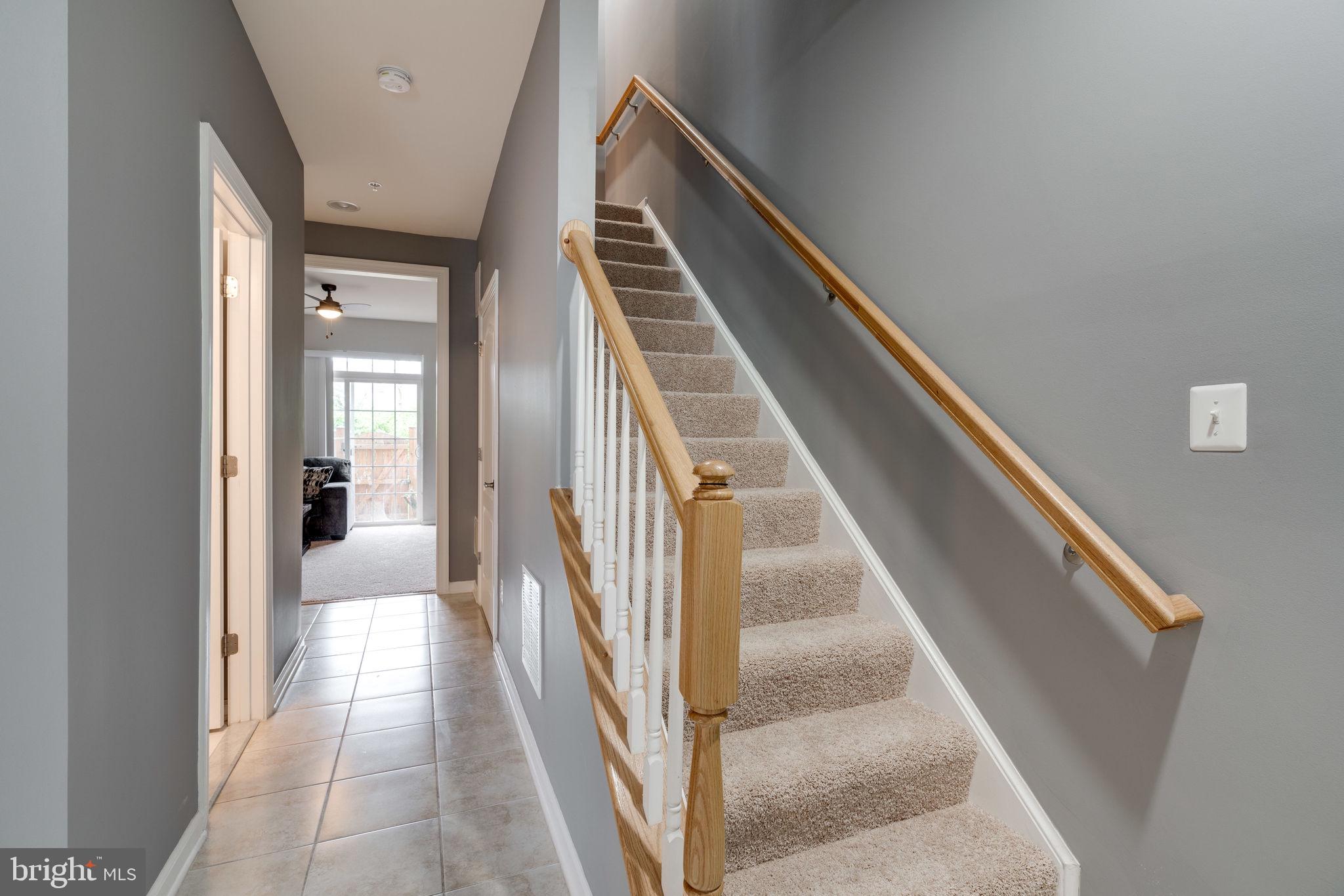 7452 Riding Meadow Way Manassas, VA 20111 - Photo 4 of 48 Main entryway / stairway