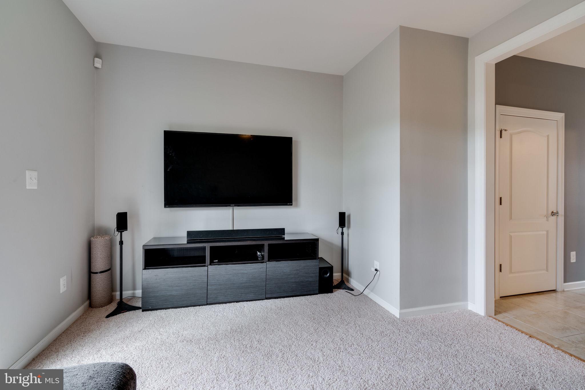 7452 Riding Meadow Way Manassas, VA 20111 - Photo 40 of 48 Main level living room