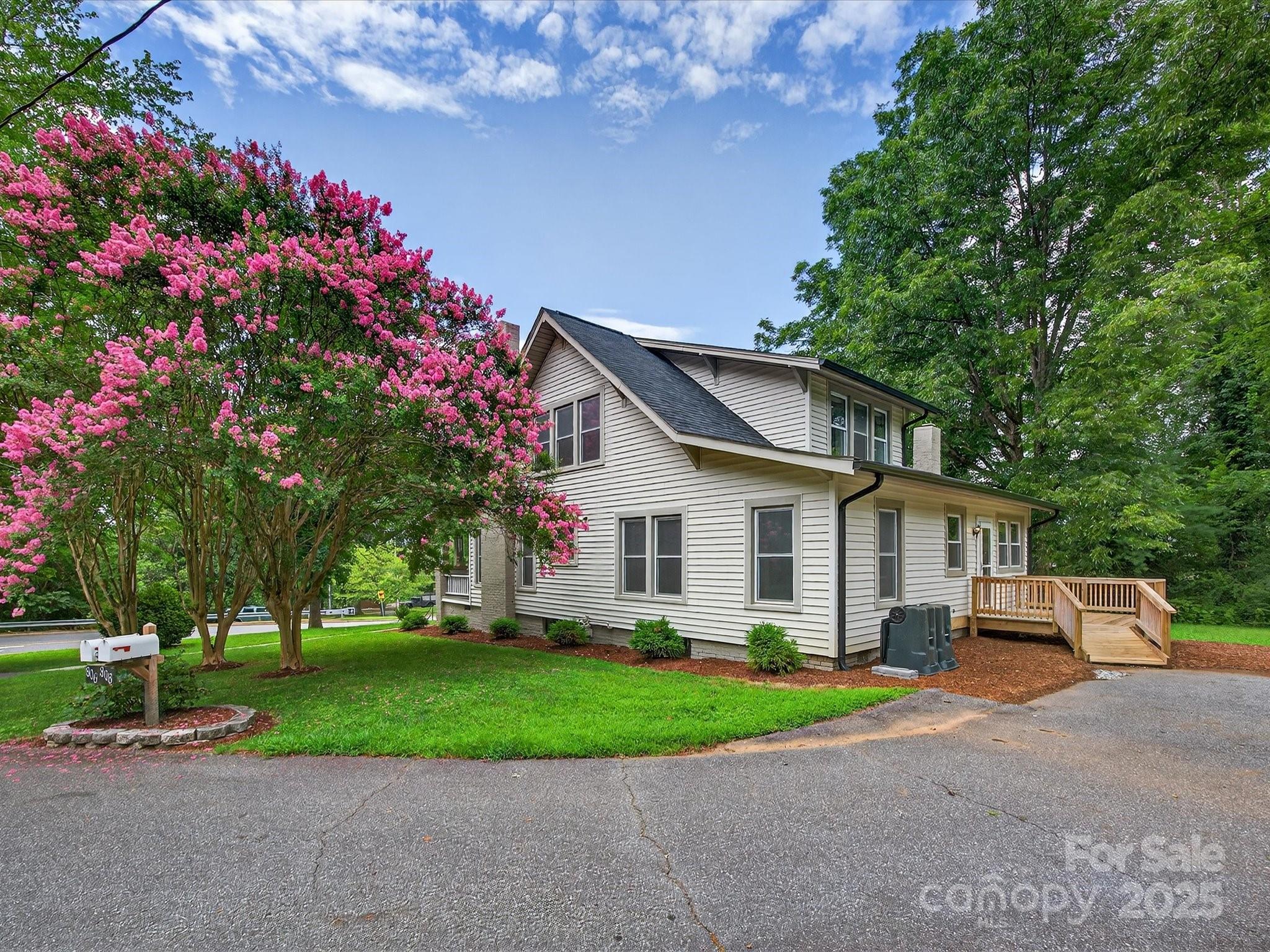 808 West Union Street Morganton, NC 28655 - Photo 12 of 40 a front view of house with yard and green space