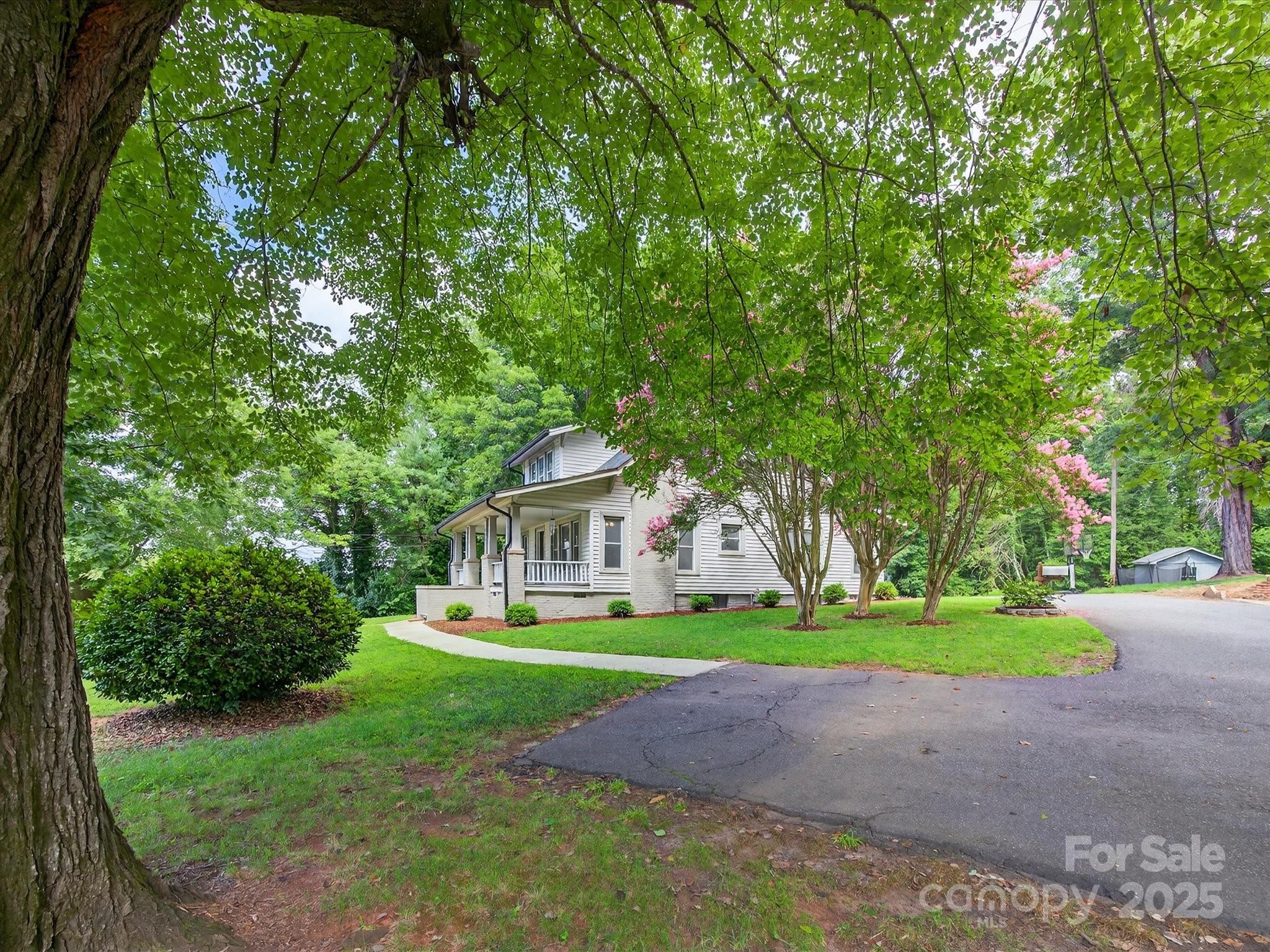 808 West Union Street Morganton, NC 28655 - Photo 2 of 40 a front view of a house with a yard and trees