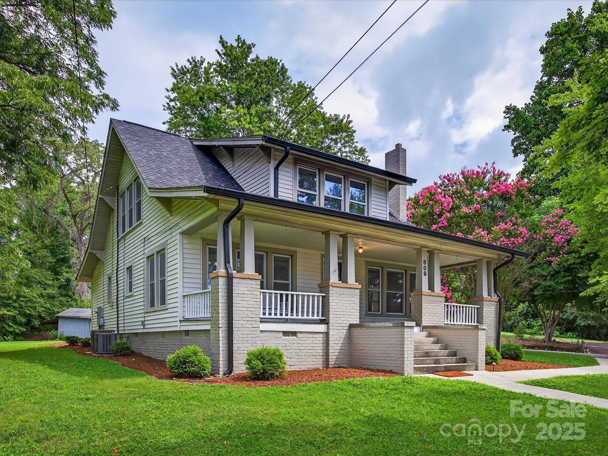 808 West Union Street Morganton, NC 28655 - Photo 5 of 40 a view of a house with a yard and sitting area