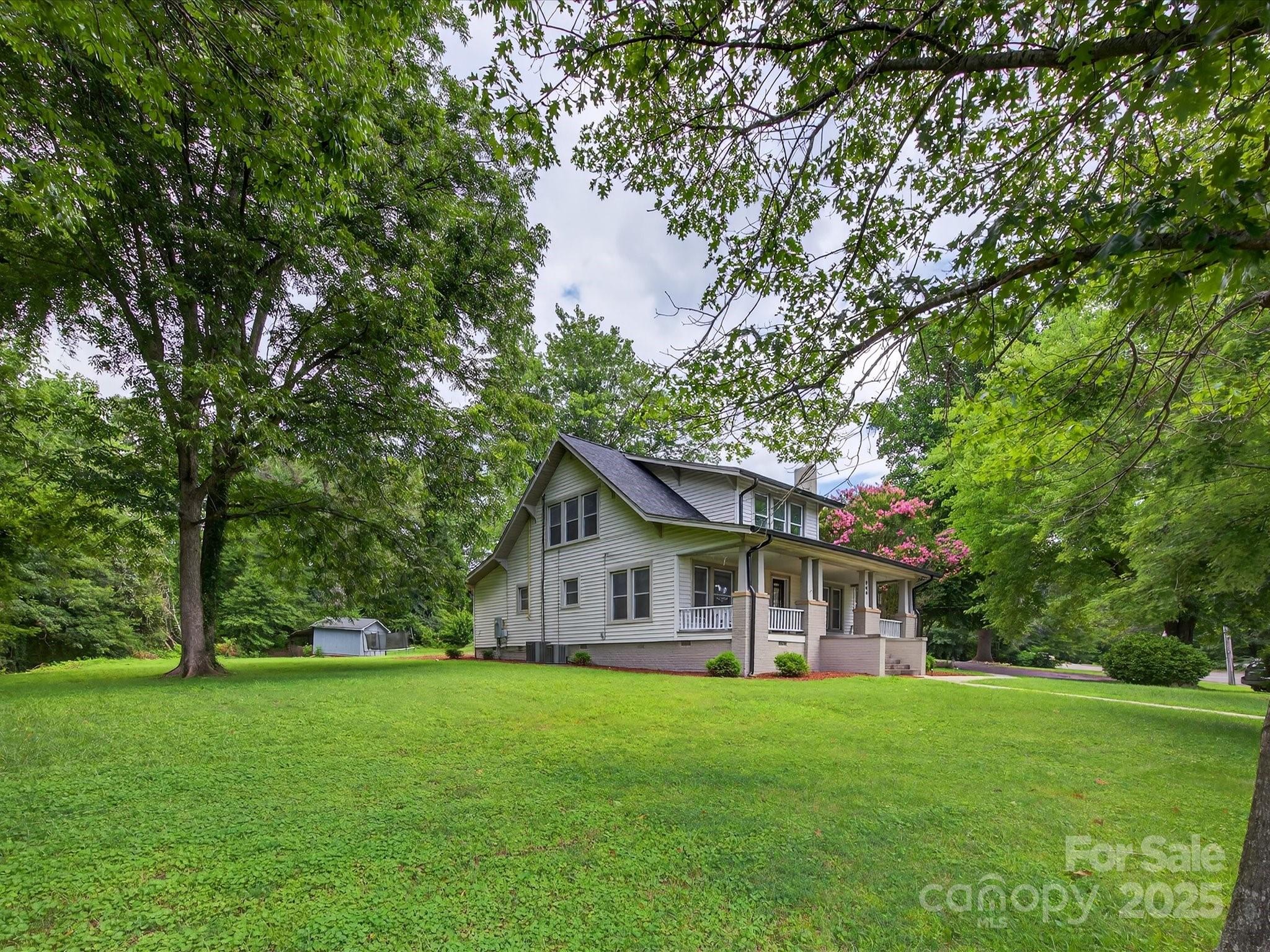 808 West Union Street Morganton, NC 28655 - Photo 6 of 40 a front view of a house with a garden