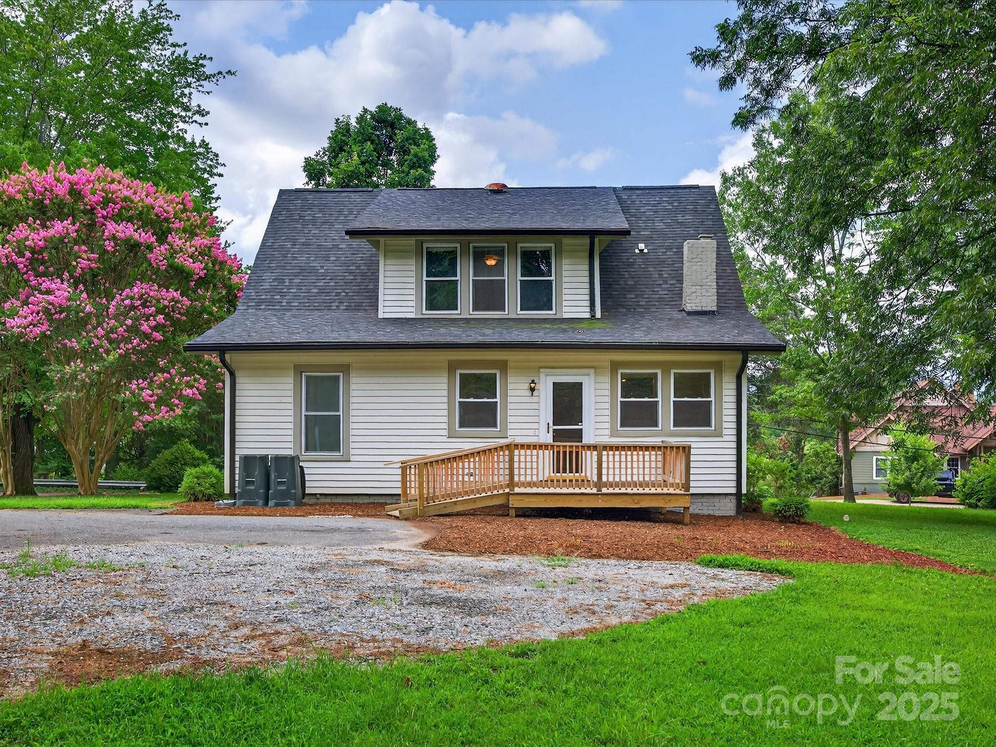 808 West Union Street Morganton, NC 28655 - Photo 10 of 40 a front view of a house with a yard
