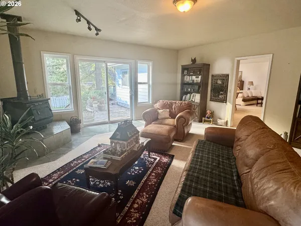 $775,000 | 11445 East Mapleton Road, Mapleton, OR 97453