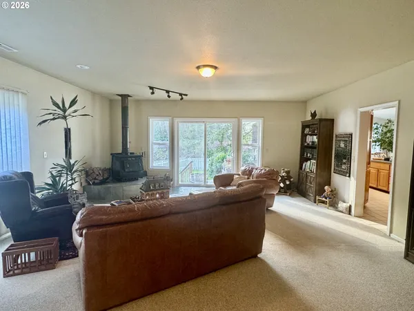 $775,000 | 11445 East Mapleton Road, Mapleton, OR 97453