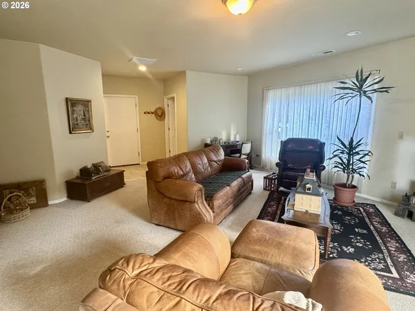 $775,000 | 11445 East Mapleton Road, Mapleton, OR 97453