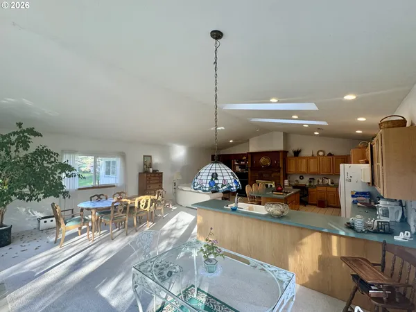 $775,000 | 11445 East Mapleton Road, Mapleton, OR 97453