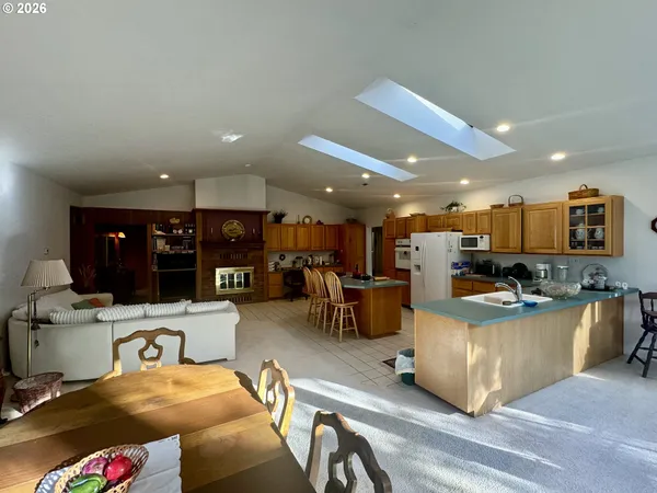 $775,000 | 11445 East Mapleton Road, Mapleton, OR 97453