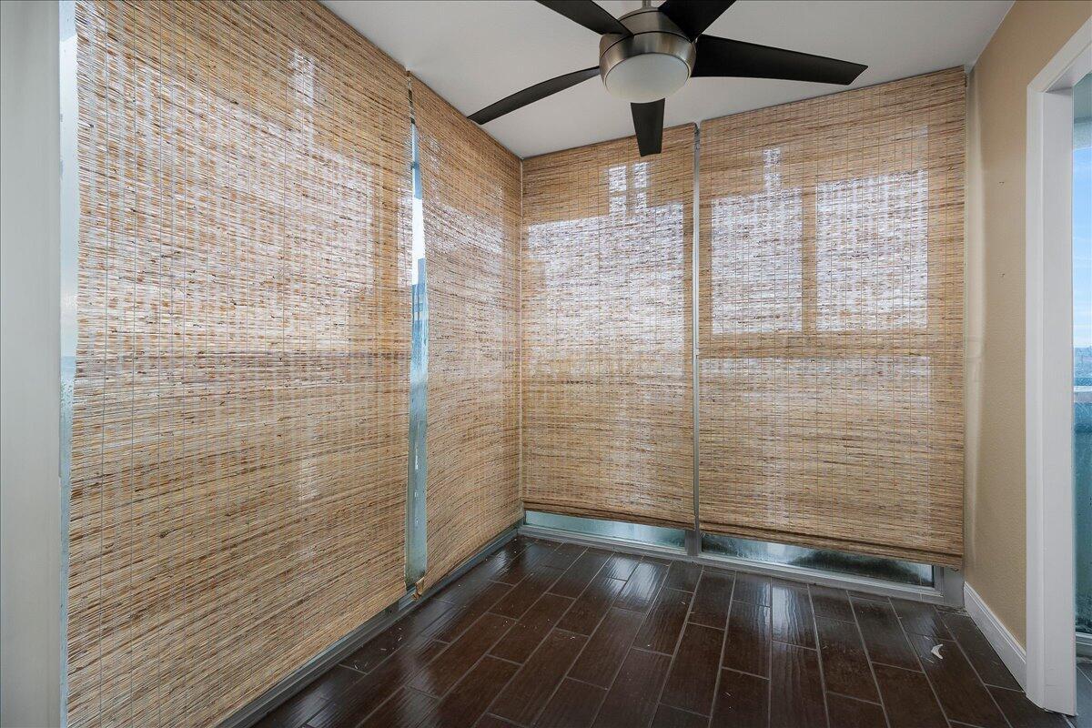 2028 South Austin Street, Unit 907 Amarillo, TX 79109 - Photo 15 of 39 a bathroom with a shower