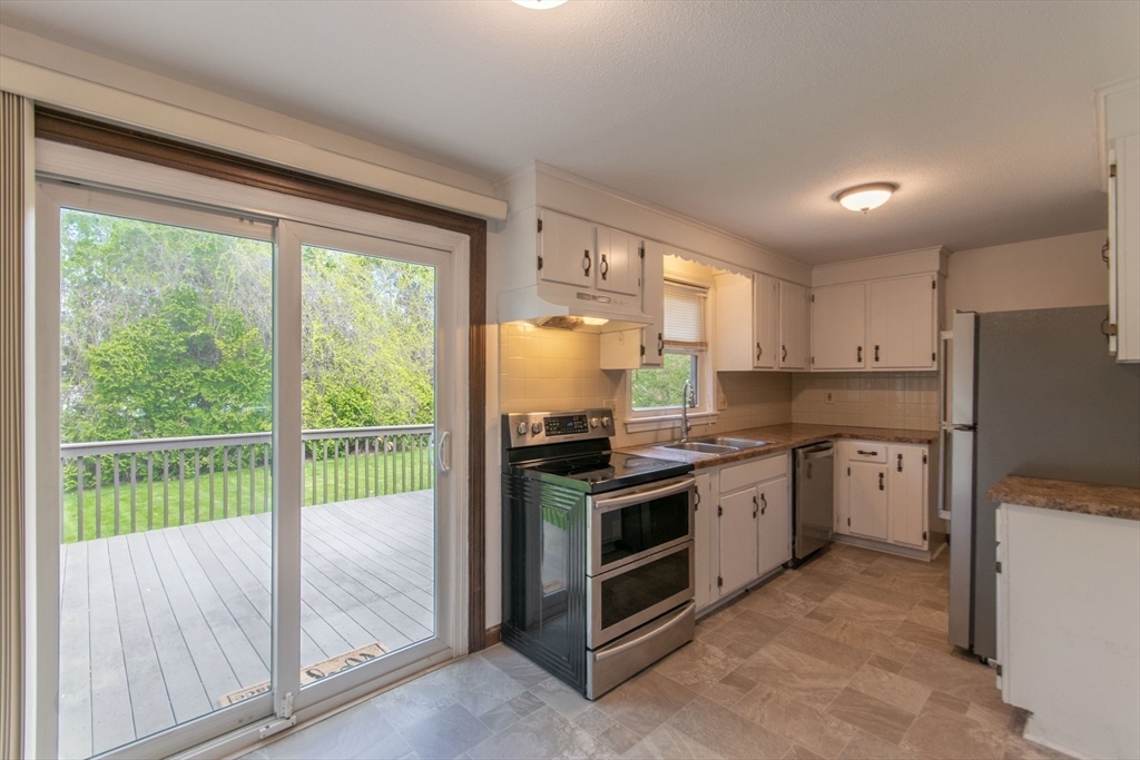 629 River Road Agawam, MA 01001 - Photo 9 of 36