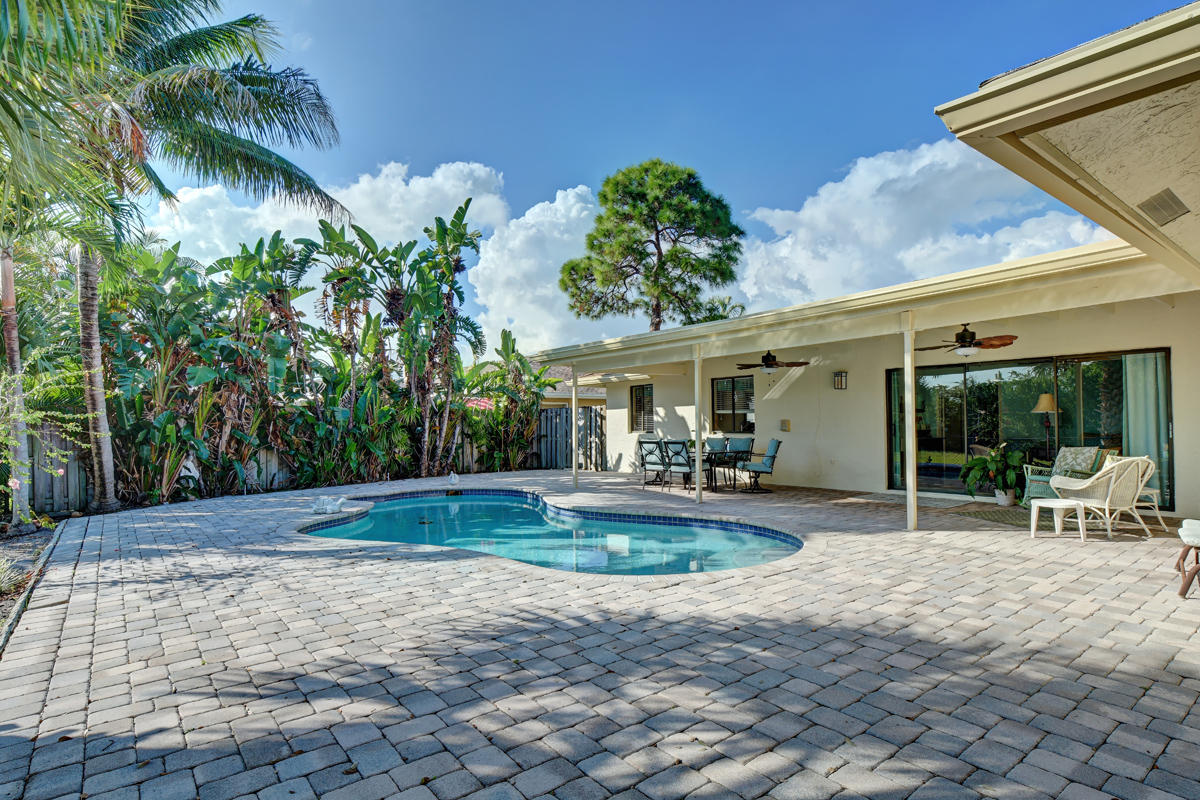 4410 Brandywine Drive Boca Raton, FL 33487 - Photo 11 of 27 Paver Patio