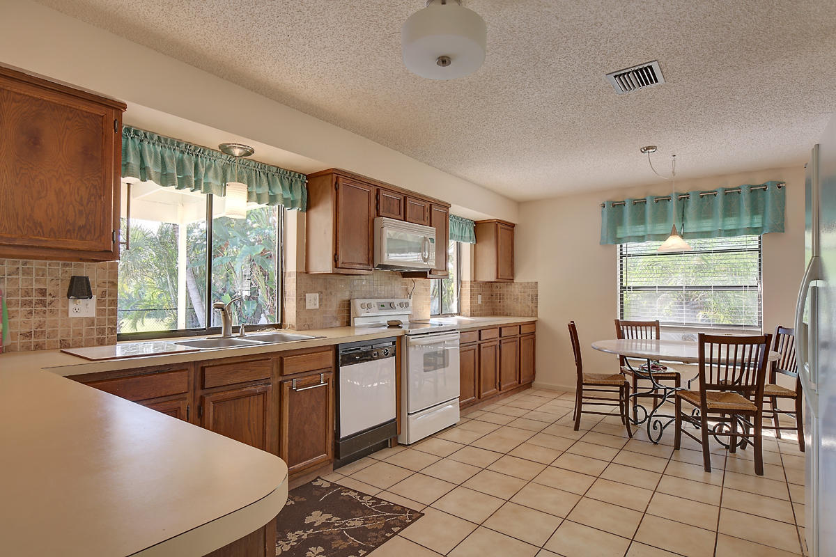 4410 Brandywine Drive Boca Raton, FL 33487 - Photo 9 of 27 Large Kitchen Area